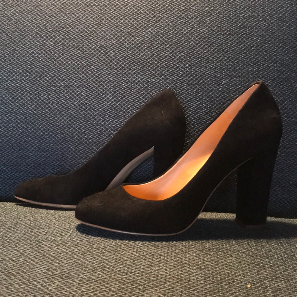 J Crew Olive Suede Black Pump. Worn once!